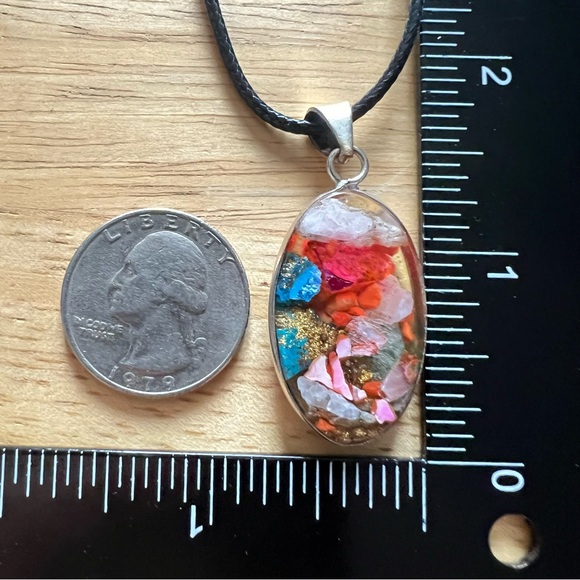 New Spiny Oyster Acrylic Silver Overlay Pendant Necklace With Cord - Picture 4 of 5